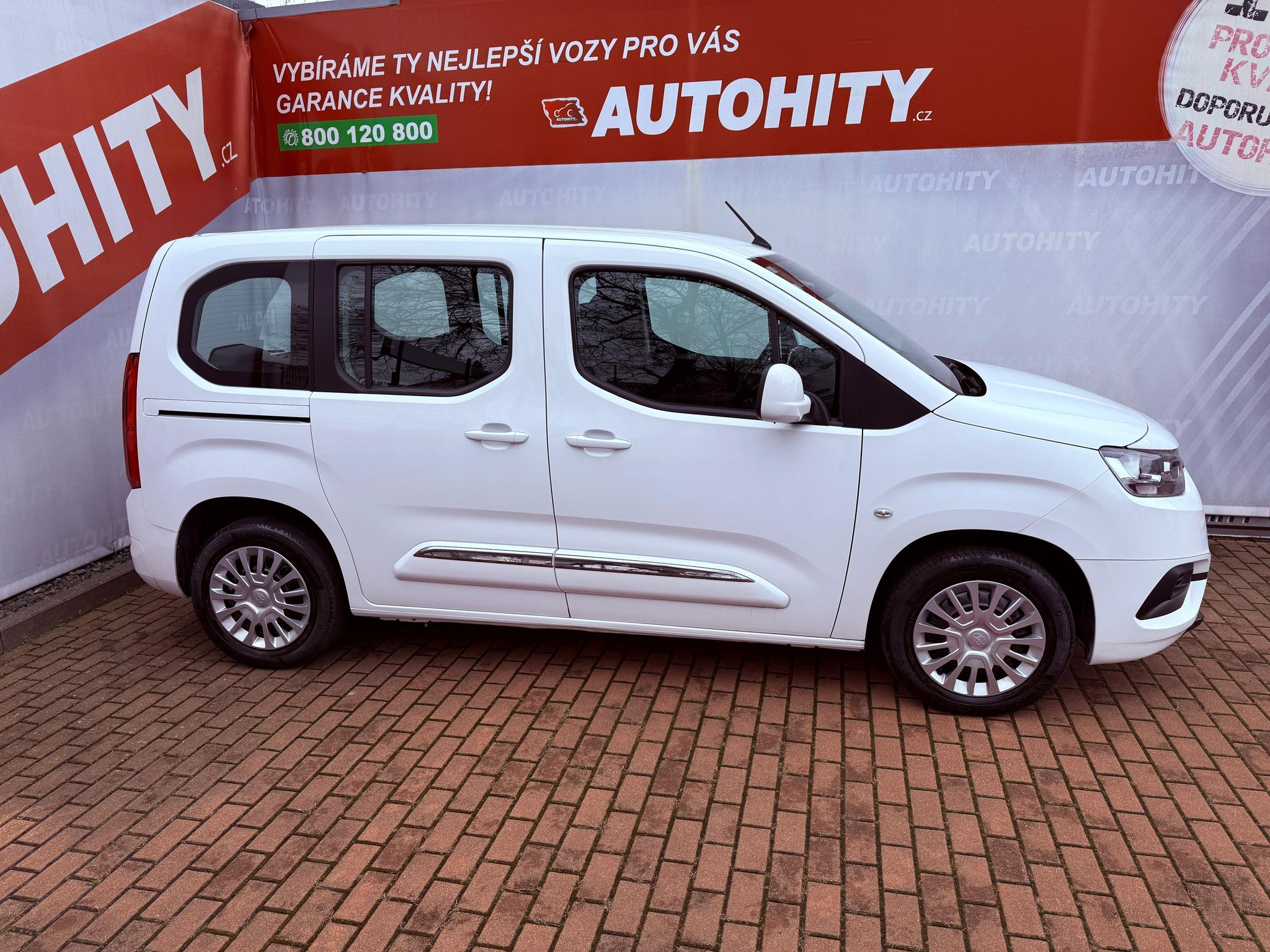 Toyota Proace City, 1.5D L1 Shuttle, ČR, 1.Maj - fotka 5