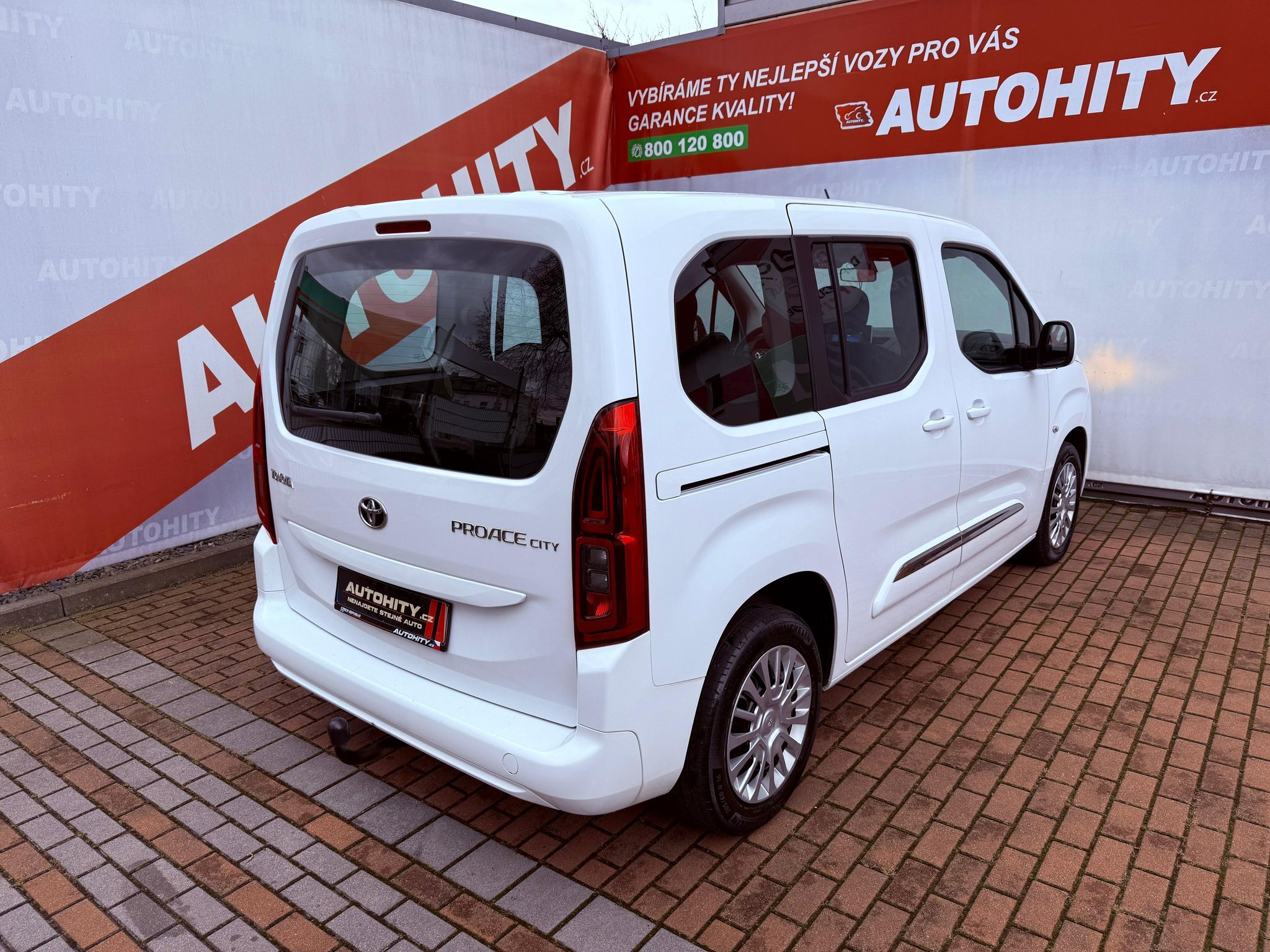 Toyota Proace City, 1.5D L1 Shuttle, ČR, 1.Maj - fotka 6
