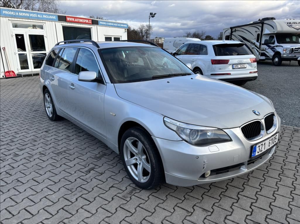 BMW Řada 5, 3,0 530xd Aut. Touring - fotka 2