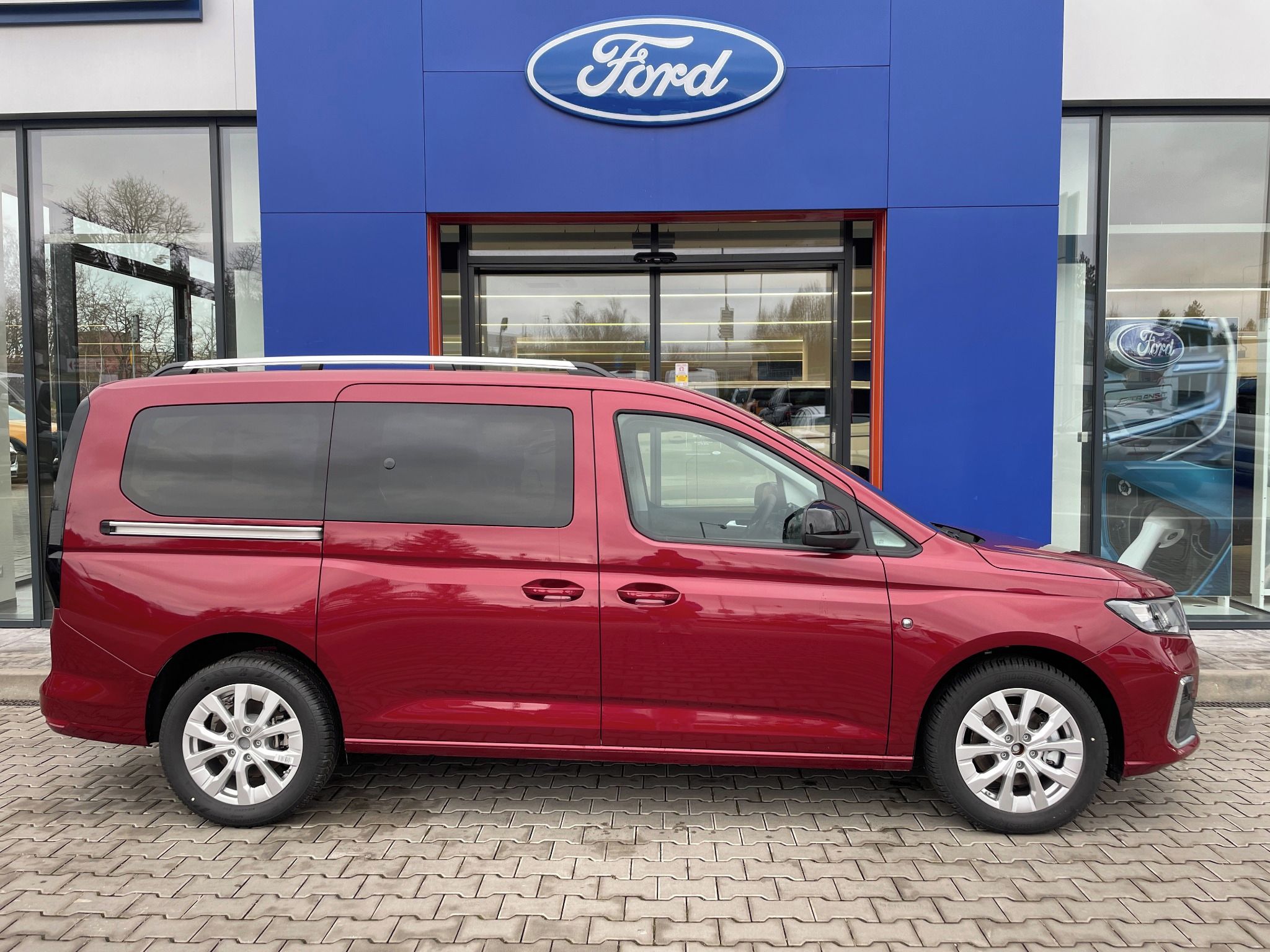 Ford Tourneo Connect, Titanium 2.0 EcoBlue 90 kW AUT - fotka 3