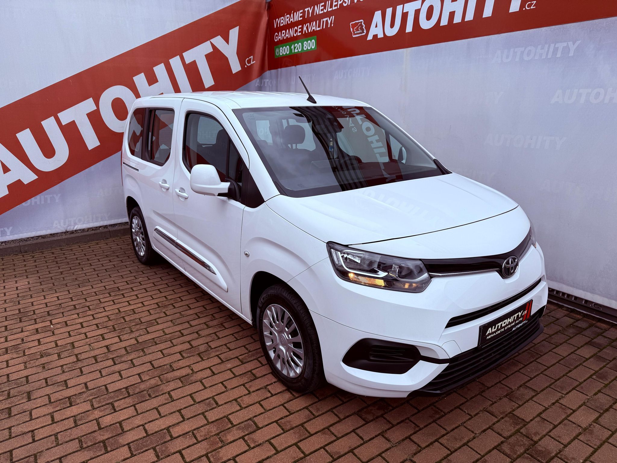 Toyota Proace City, 1.5D L1 Shuttle, ČR, 1.Maj - fotka 3