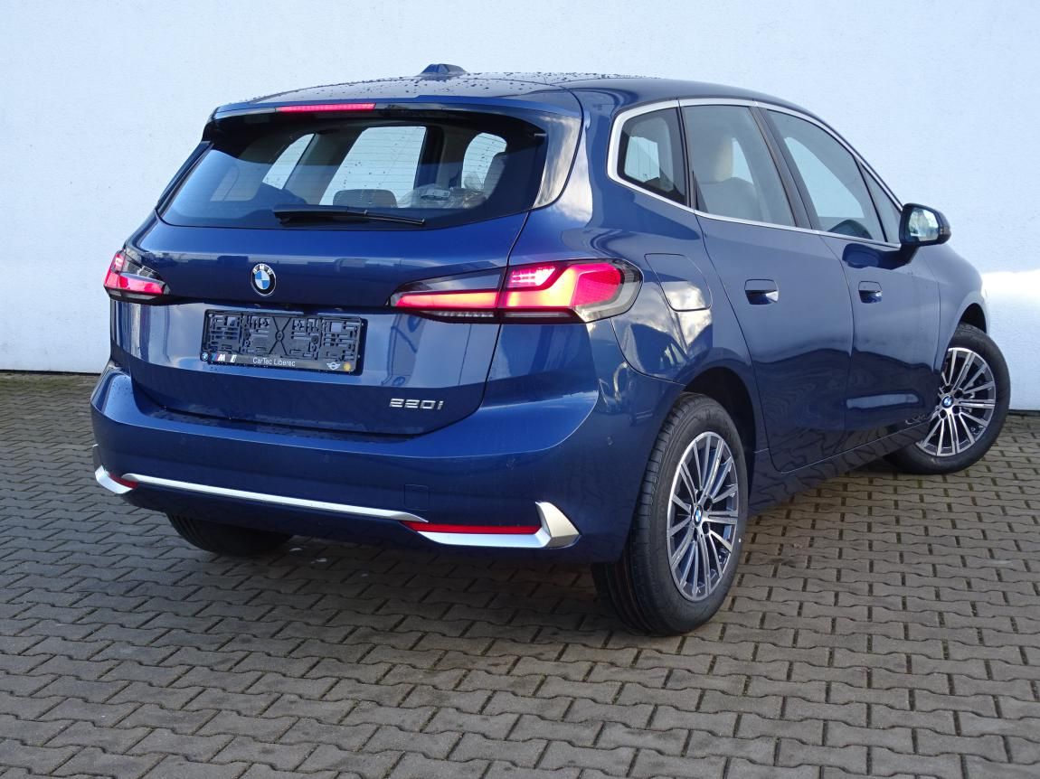 BMW Řada 2, 220i Active Tourer - fotka 3