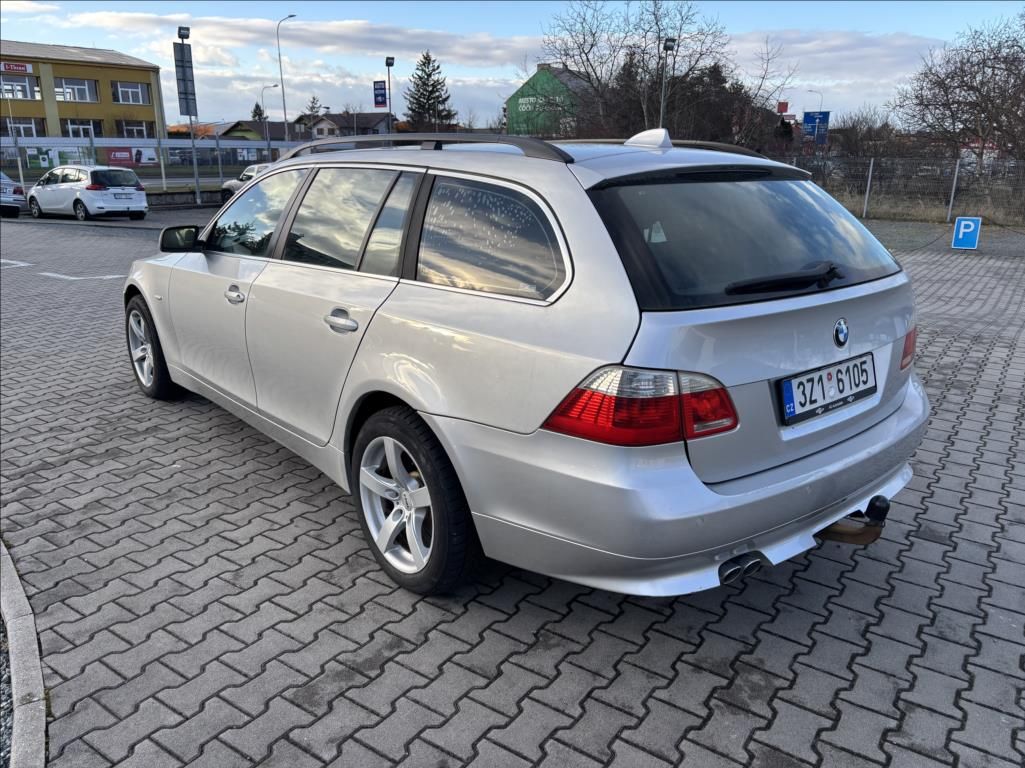 BMW Řada 5, 3,0 530xd Aut. Touring - fotka 4