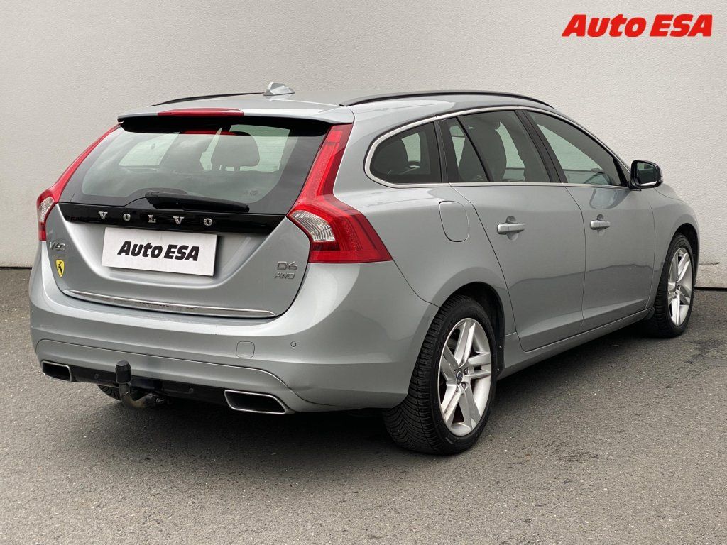 Volvo V60, 2.4 D6 PHEV AWD,AT,kůže - fotka 4