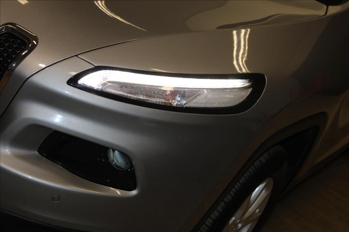 Jeep Cherokee, 2,2MTJ*4x4*Navi*AT*LED*PDC* - fotka 5