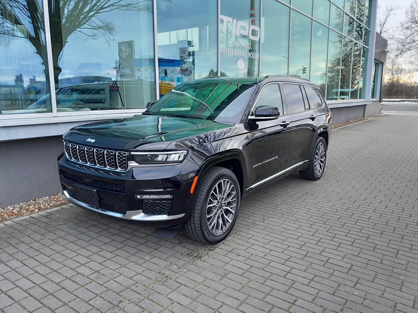 Jeep Grand Cherokee, L 3,6 V6 Summit Reserve 7 míst - fotka 2