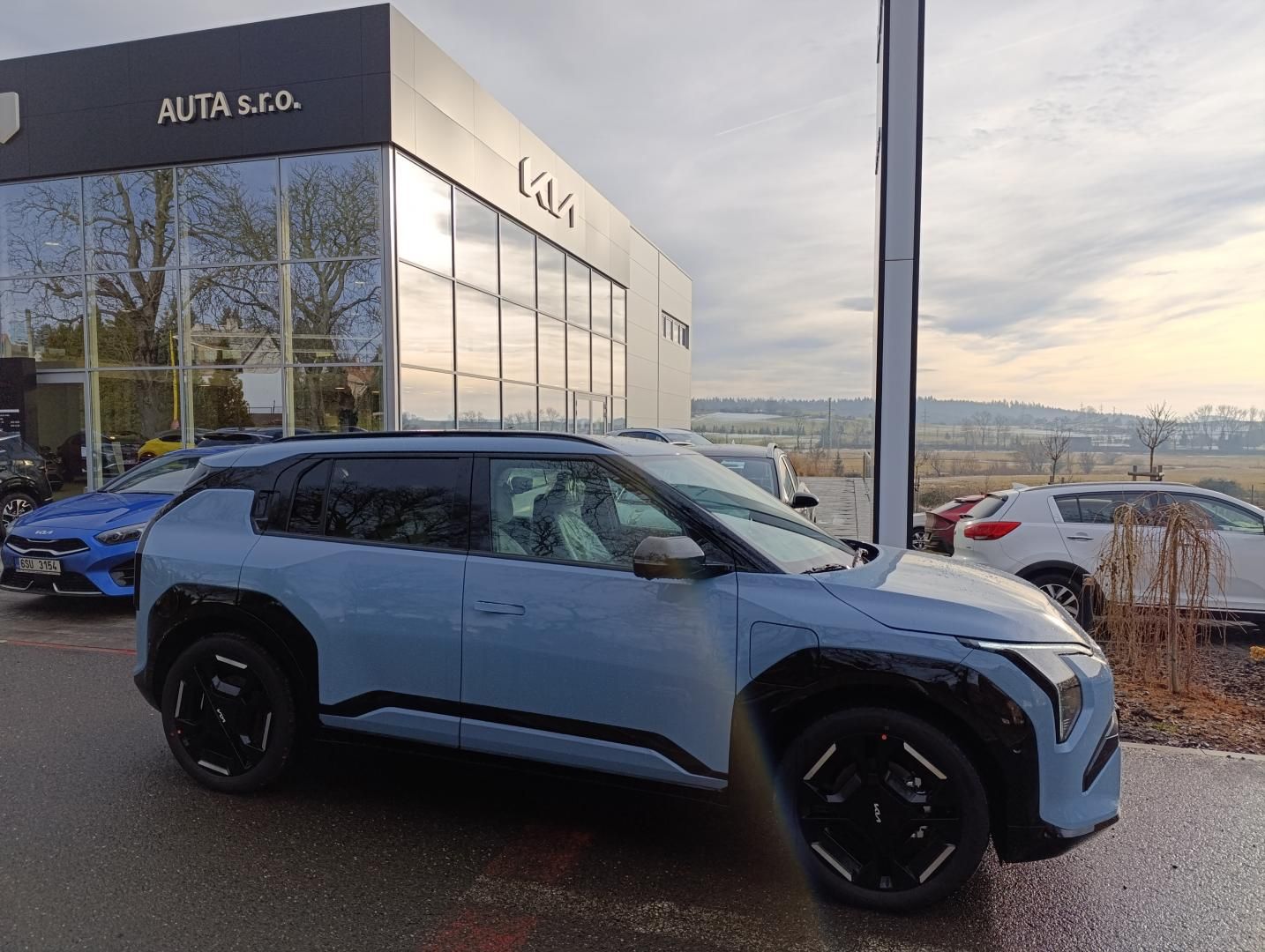 Kia EV3, Synchronní AC elektromotor 4x2 - fotka 4