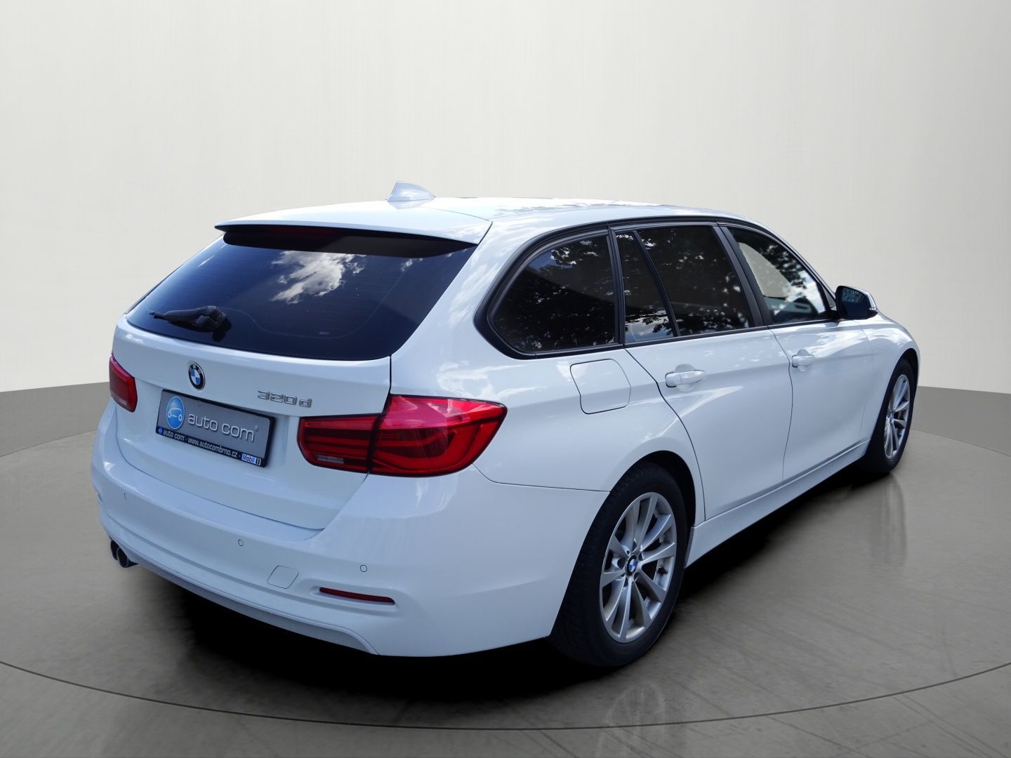 BMW Řada 3, 320d 140kW 8°A/T Navi El.kufr - fotka 4