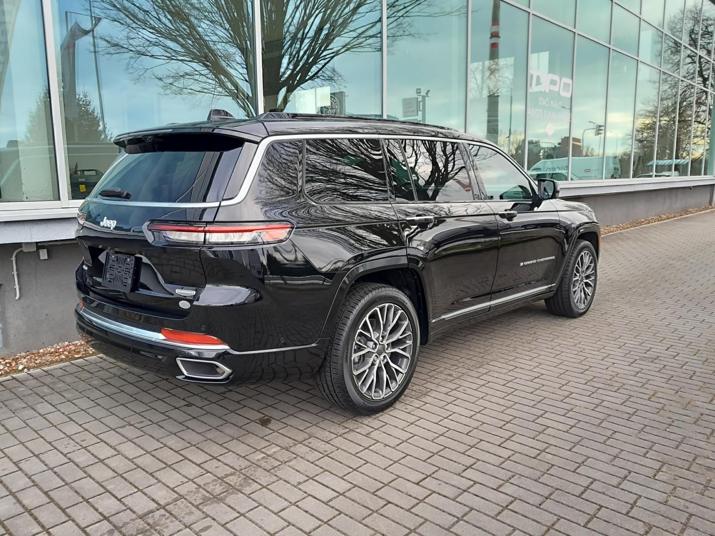 Jeep Grand Cherokee, L 3,6 V6 Summit Reserve 7 míst - fotka 3
