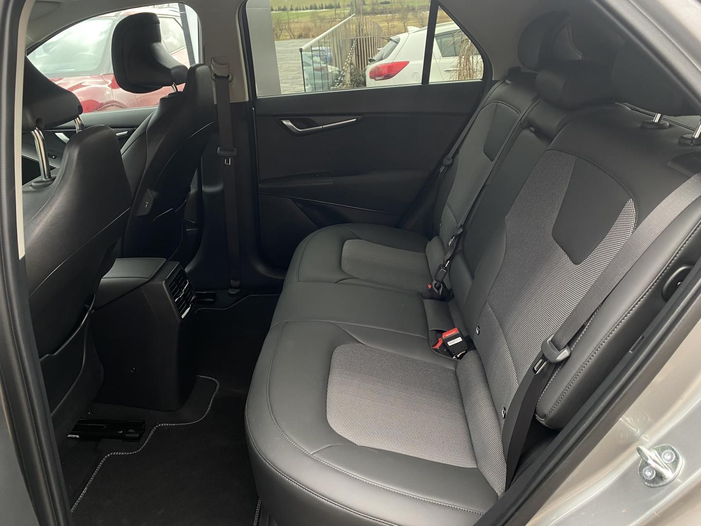 Kia Niro EV, STYLE 150 KW+64,8 KWH - fotka 6