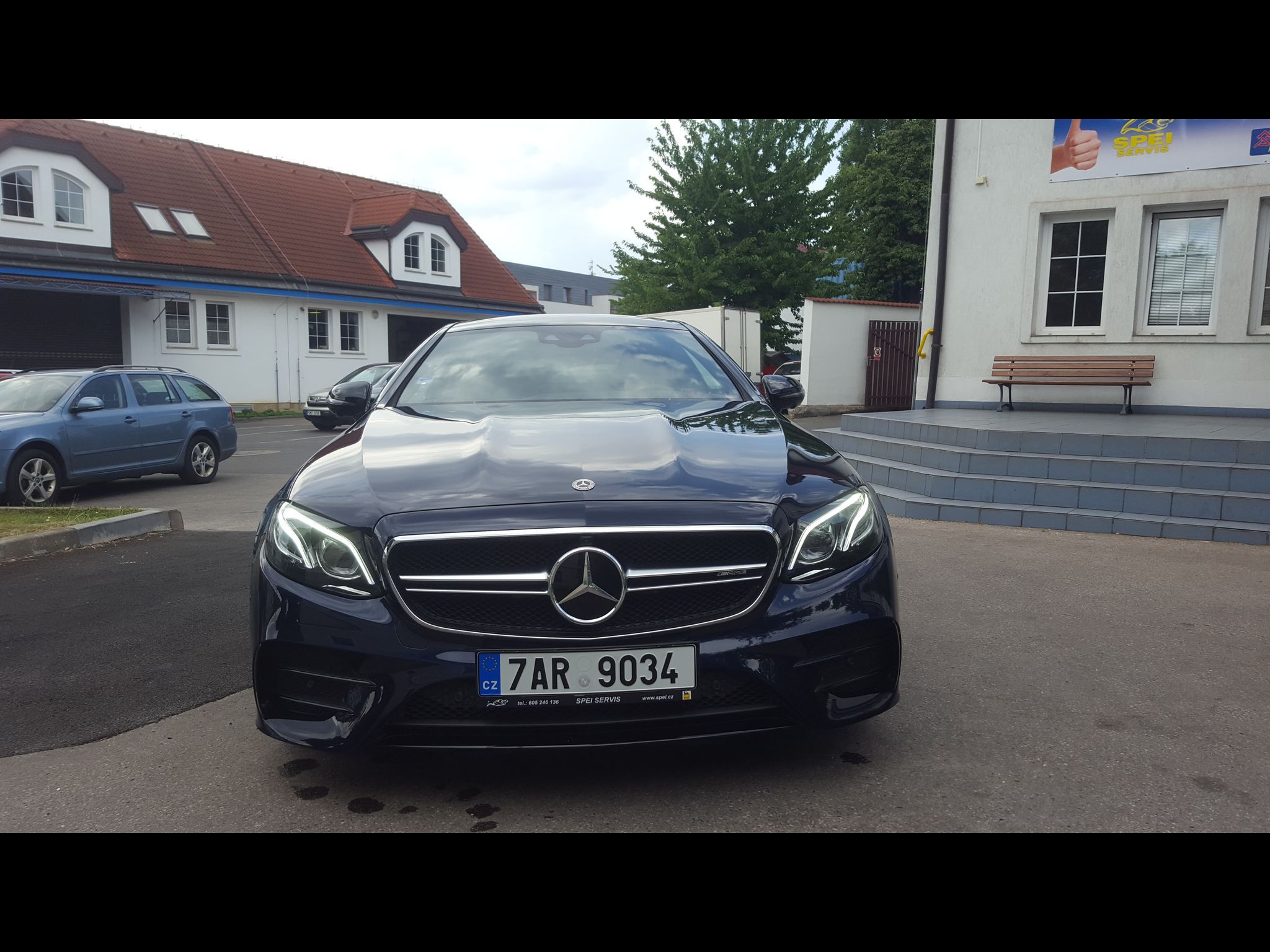 Mercedes-Benz Třídy E, Mercedes- 53 4MATIC+ kupé - fotka 4