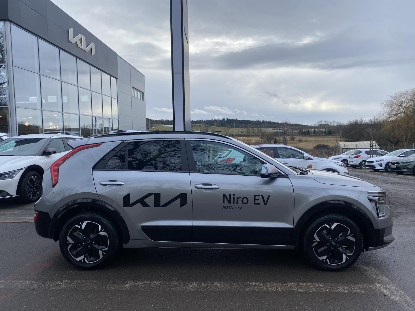 Kia Niro EV, STYLE 150 KW+64,8 KWH - fotka 4