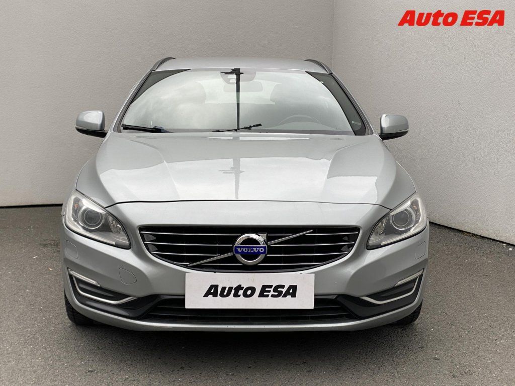 Volvo V60, 2.4 D6 PHEV AWD,AT,kůže - fotka 2