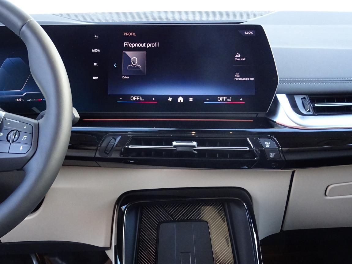 BMW Řada 2, 220i Active Tourer - fotka 6