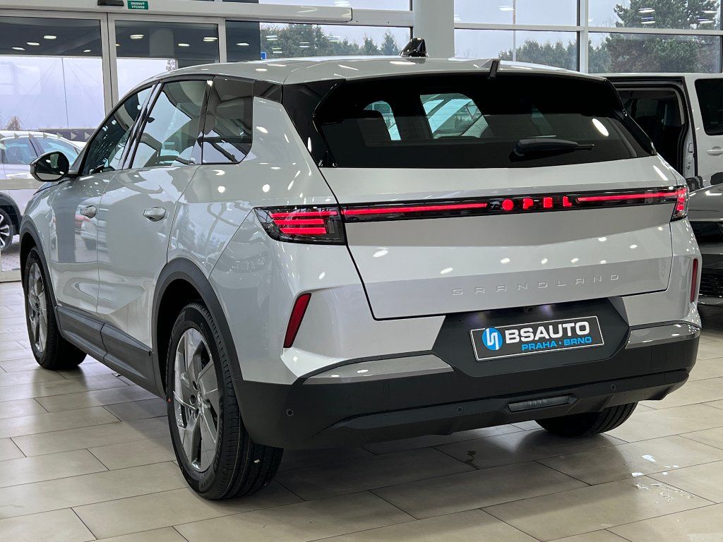Opel Grandland, Edition Hybrid 1,2T AT6 145k - fotka 4