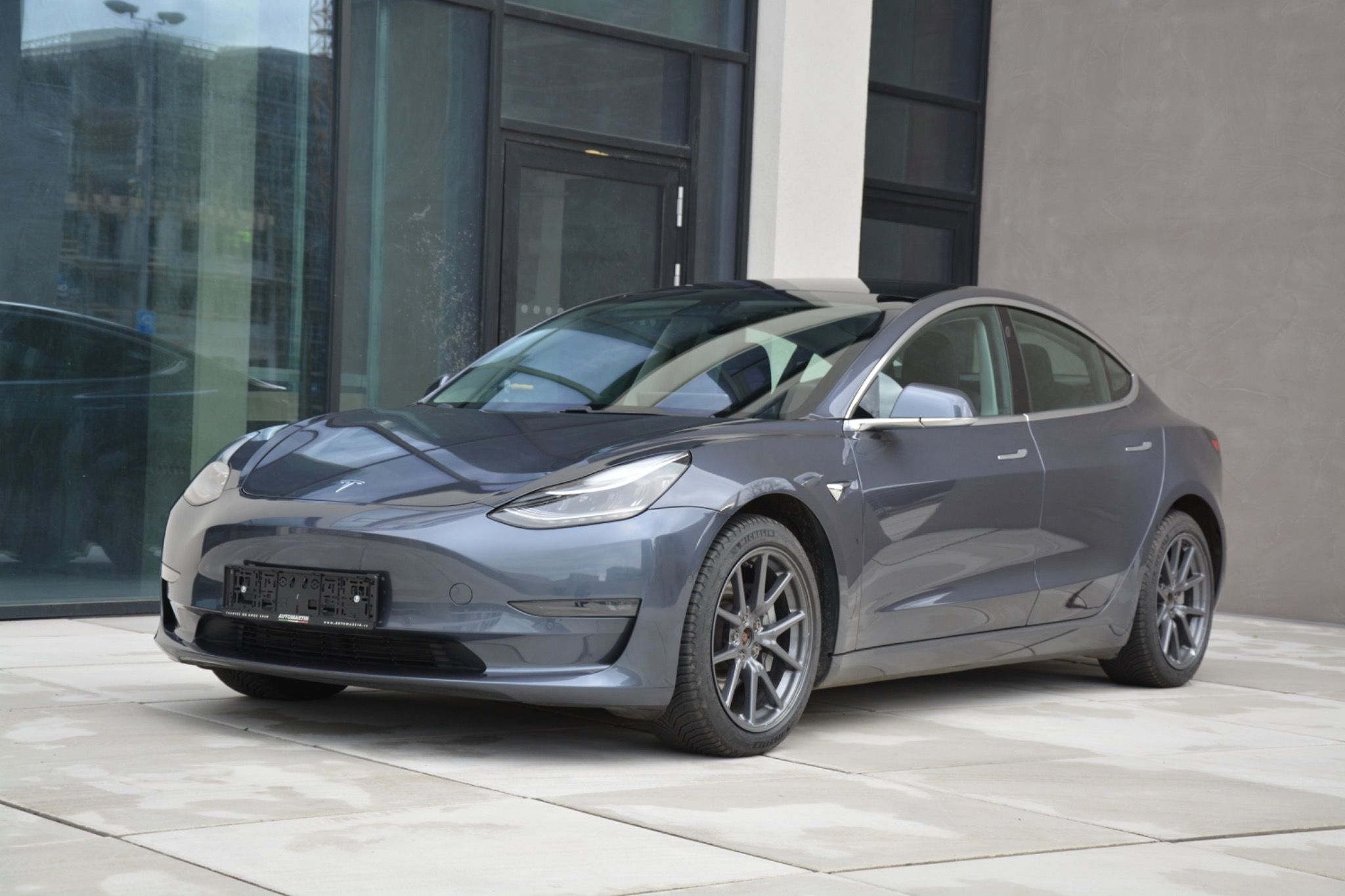 Tesla Model 3, LONG RANGE 4x4 1 MAJITEL - fotka 4