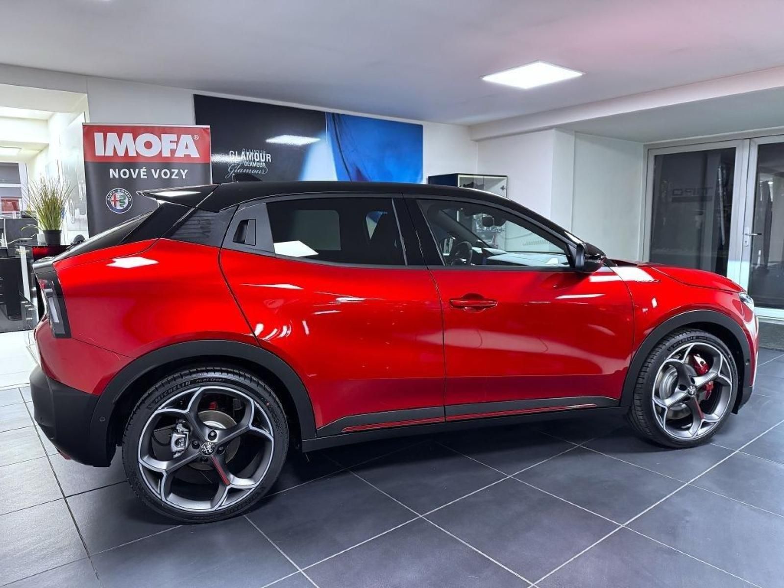 Alfa Romeo Junior, Veloce 280k Elettrica 54 kWh - fotka 4