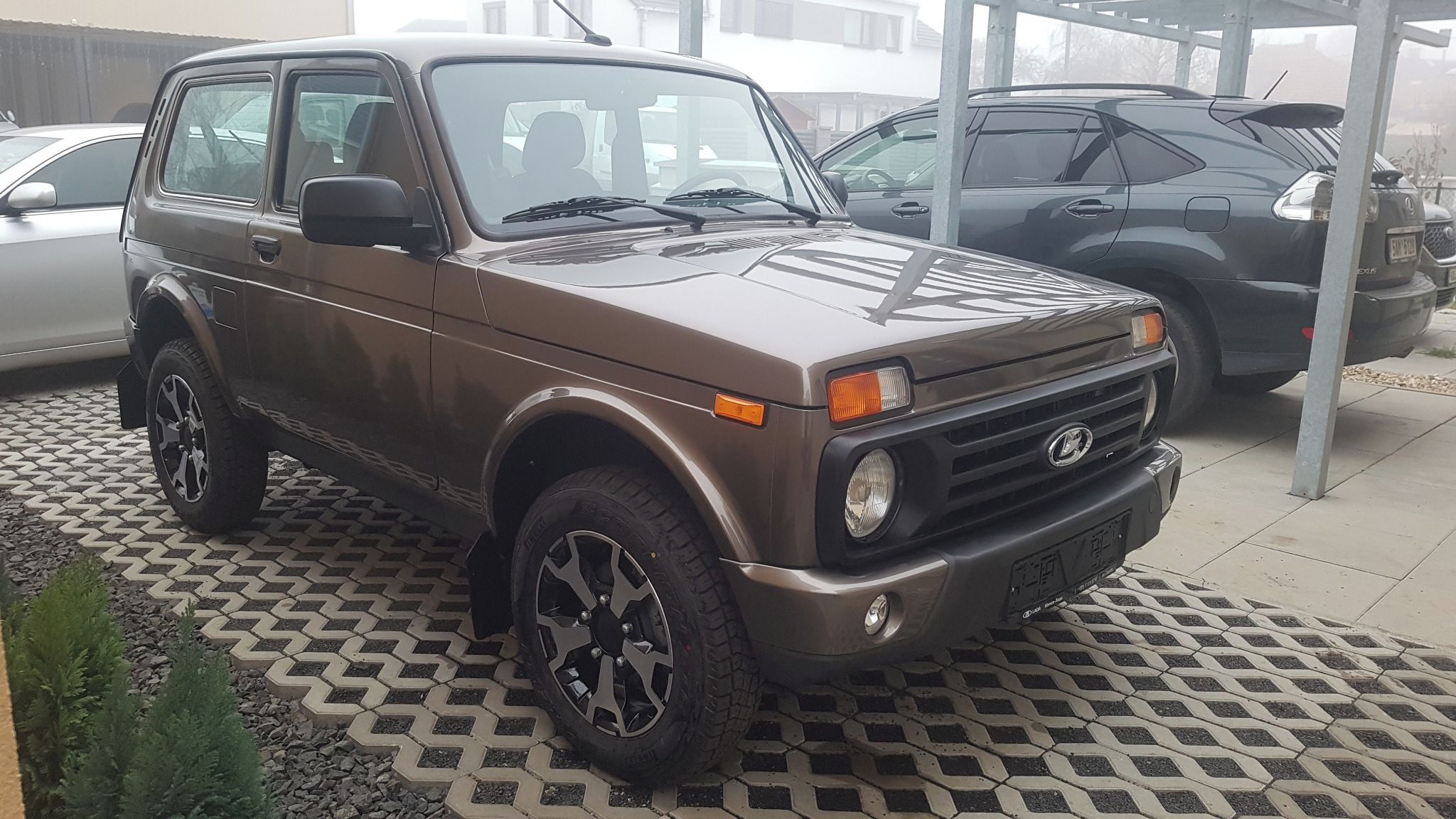 Lada Niva, 2025 4x4 Nové Legend dvě barvy - fotka 6