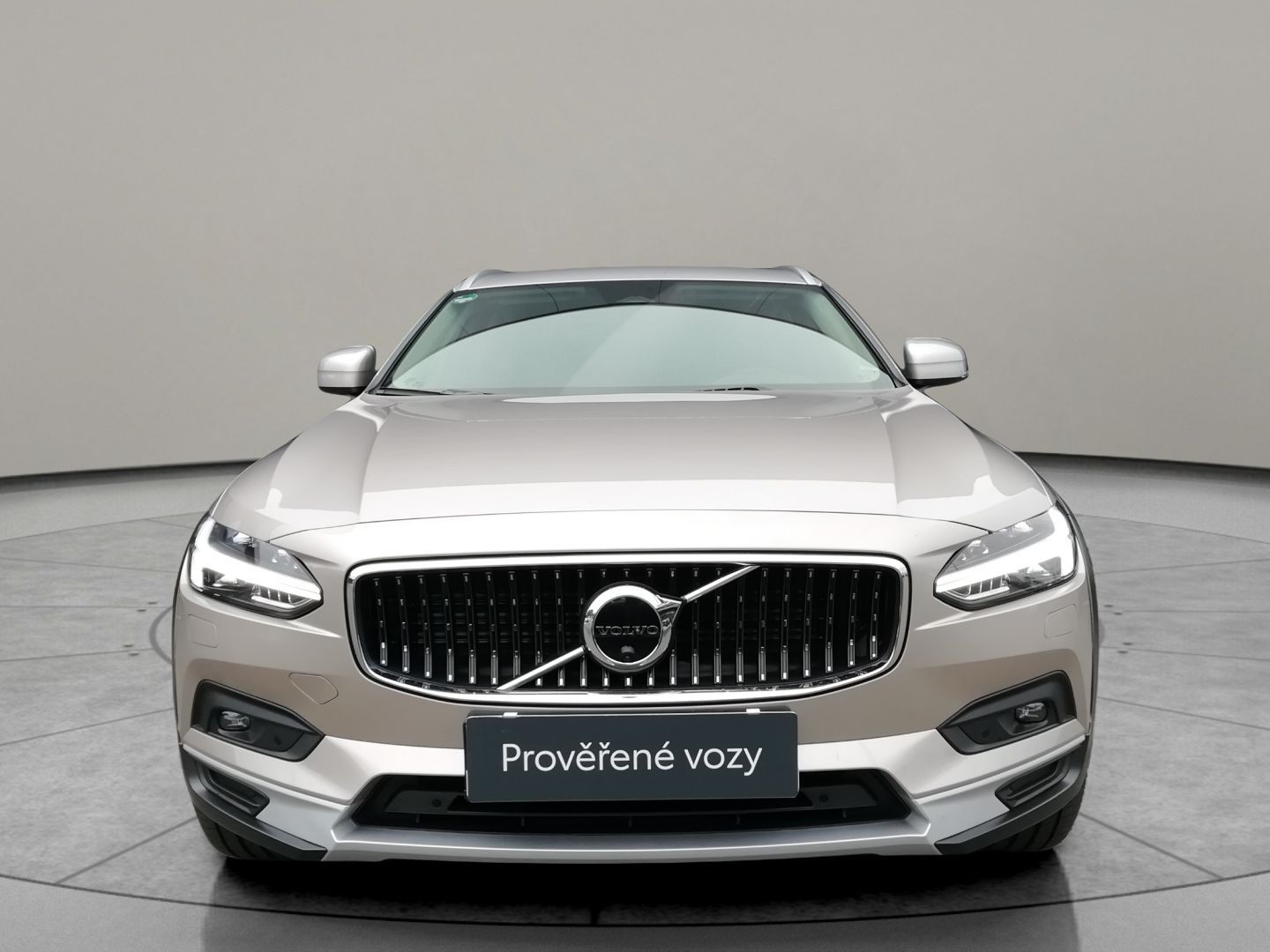 Volvo V90, 2,0 Cross Country Bright Plus - fotka 4