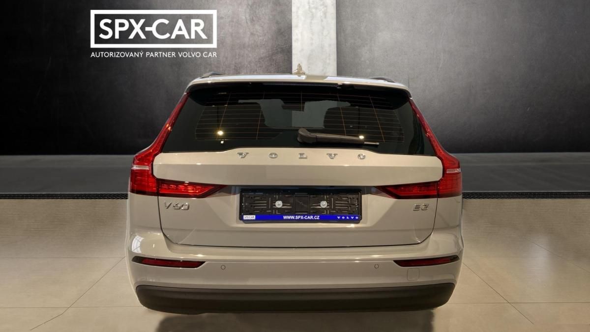 Volvo V60, CORE, B4, 145+10 kW / 197+14 H - fotka 5