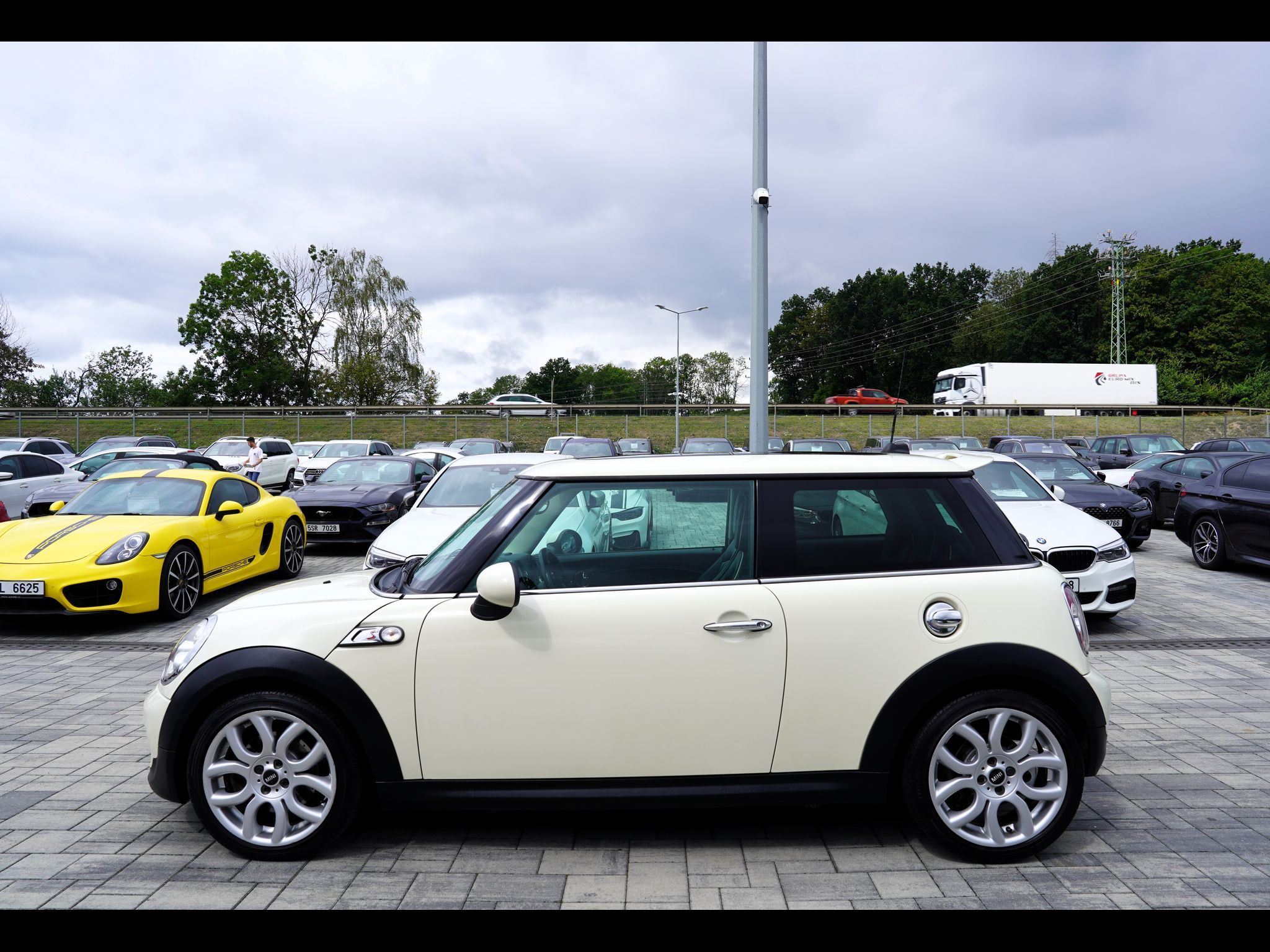 Mini Cooper S, 1.6 Cooper S/kůže/automat/navi - fotka 3