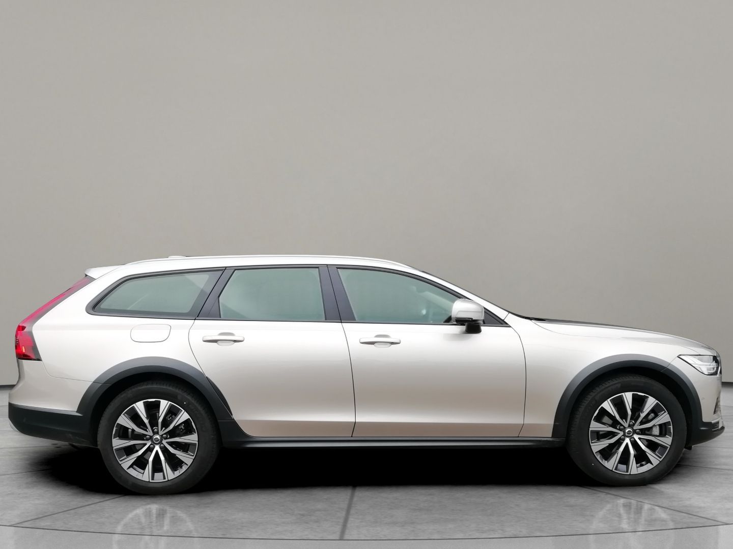 Volvo V90, 2,0 Cross Country Bright Plus - fotka 3