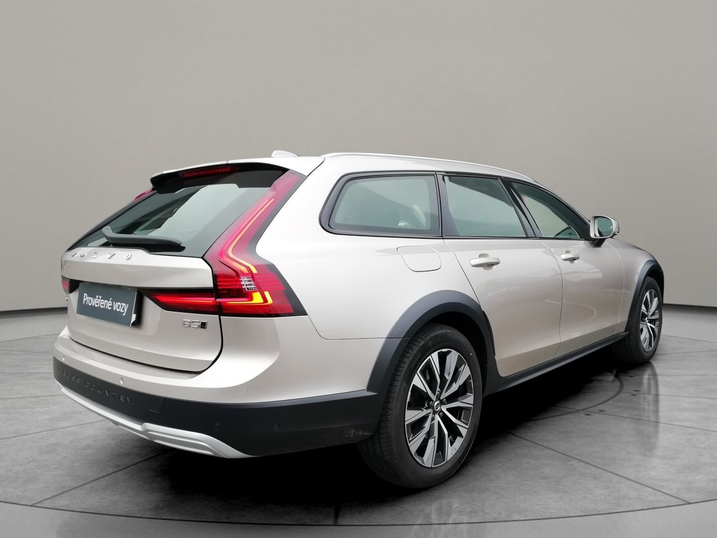 Volvo V90, 2,0 Cross Country Bright Plus - fotka 2