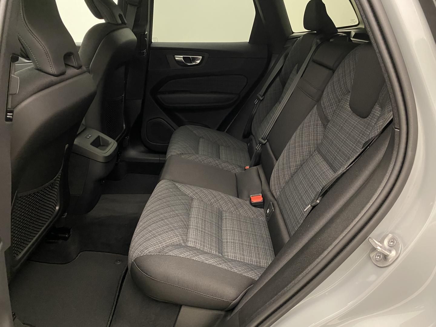 Volvo XC60, B5 AWD AUT CORE - fotka 5