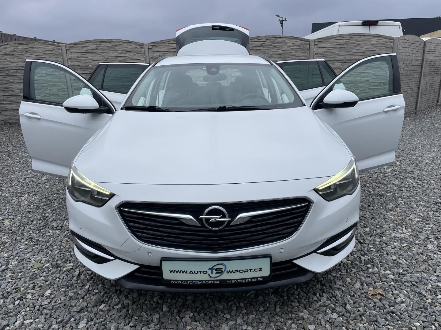 Opel Insignia, 1.6CDT-i 130PS SELECTIVE TOP!! - fotka 2