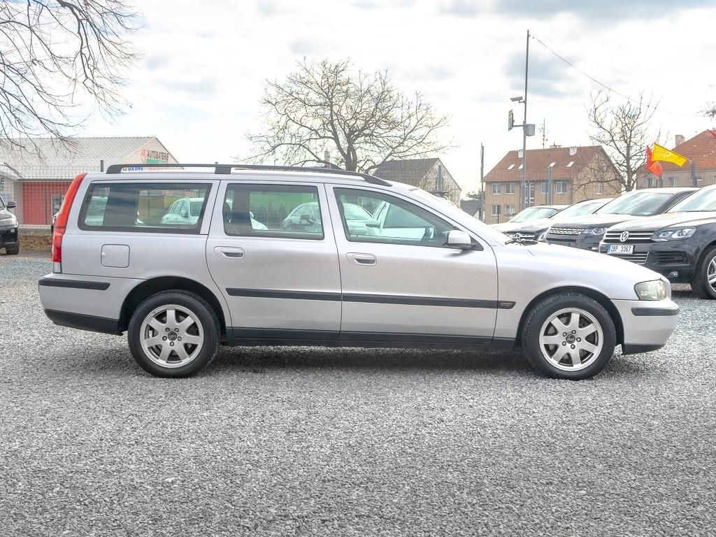 Volvo V70, 2.4D 120KW mat – 4x4 - fotka 4
