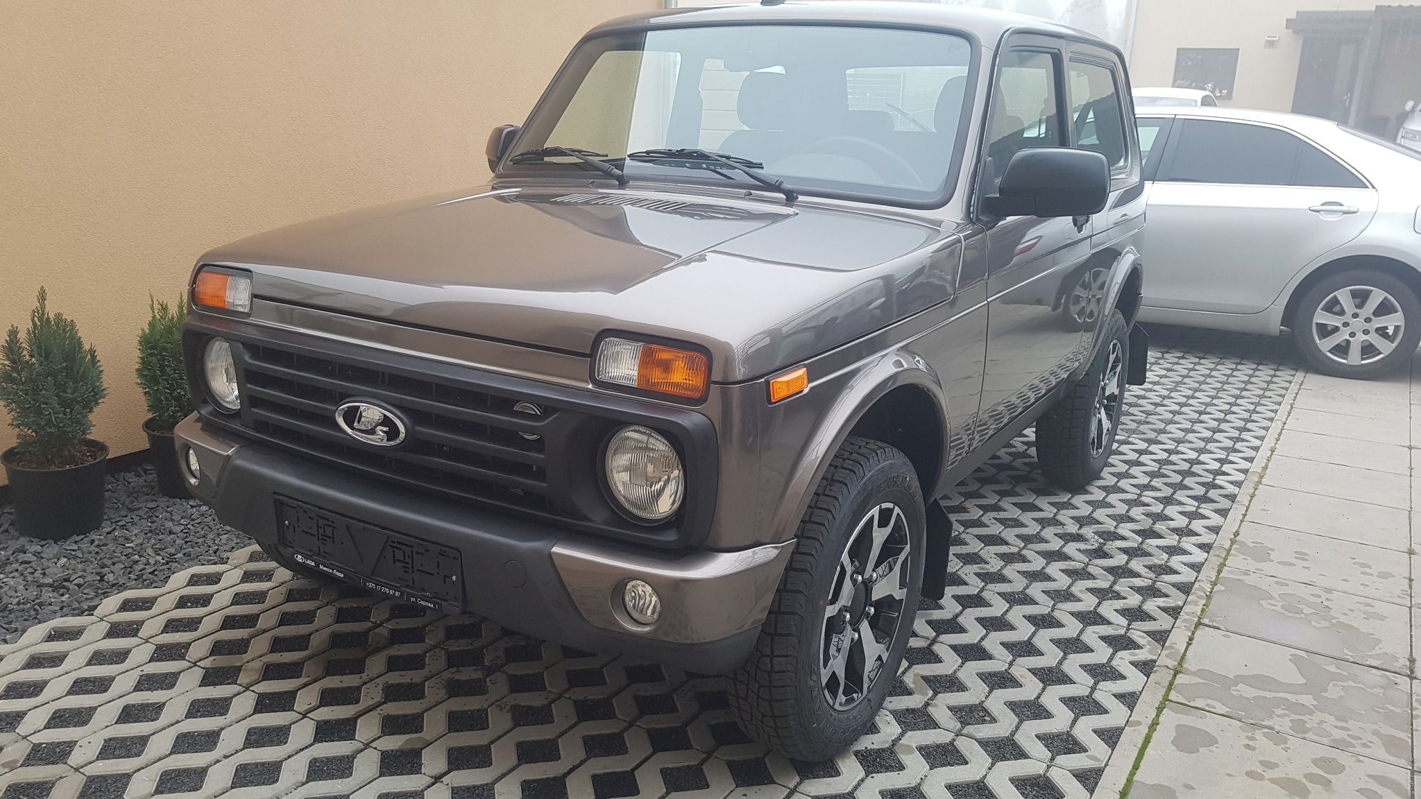 Lada Niva, 2025 4x4 Nové Legend dvě barvy