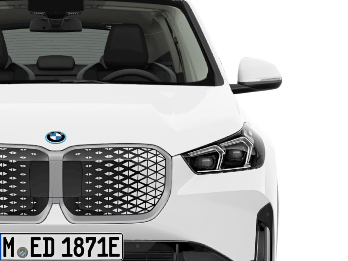 BMW iX1, xDrive30 - fotka 4