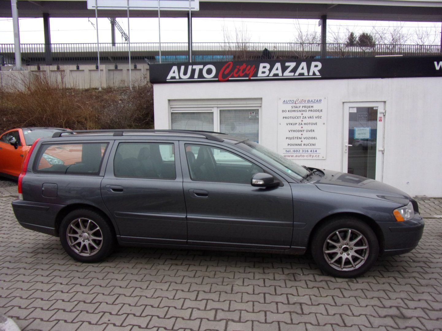 Volvo V70, 2,5 D5 , 136kW - fotka 2