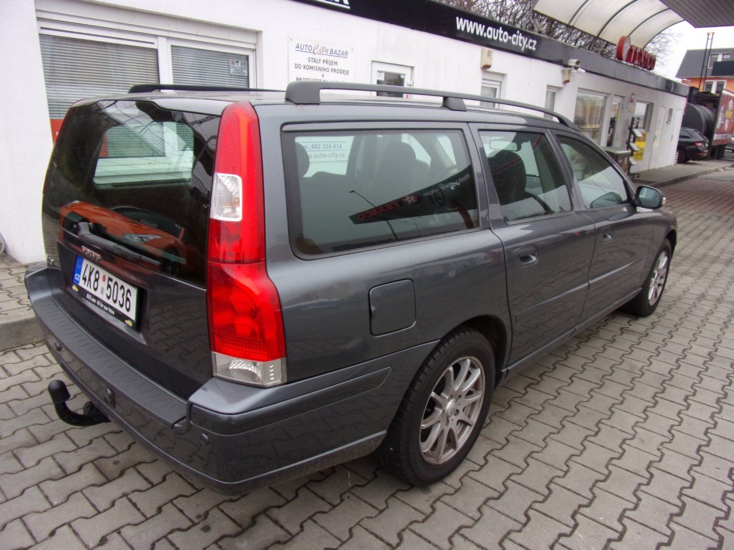 Volvo V70, 2,5 D5 , 136kW - fotka 5