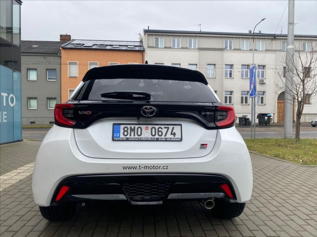 Toyota Yaris, 1,5 Hybrid GR Sport - fotka 6