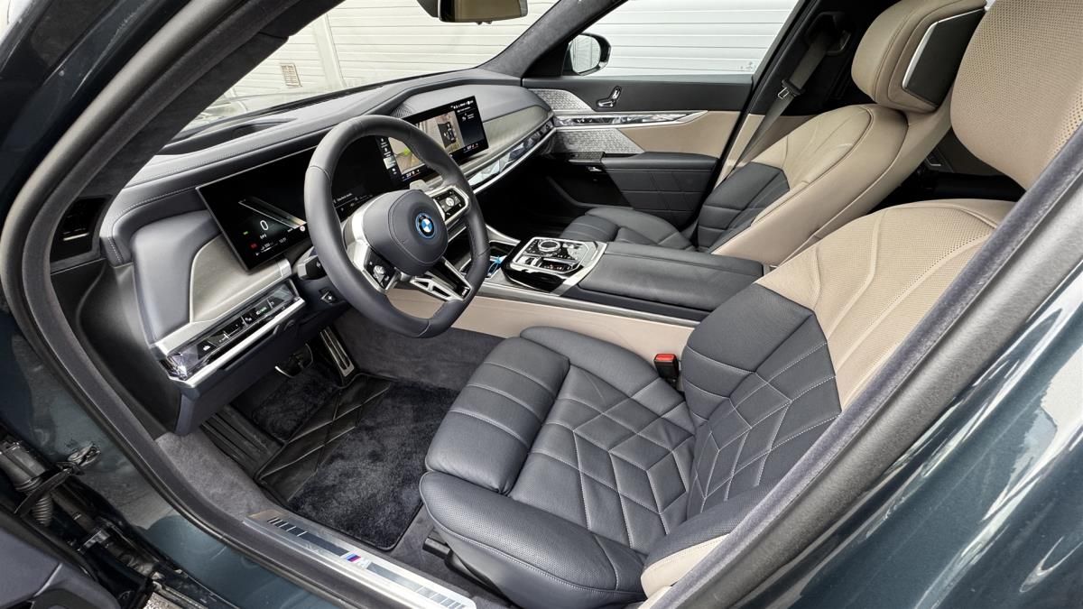 BMW Řada 7, 750e xDrive Sedan - fotka 5