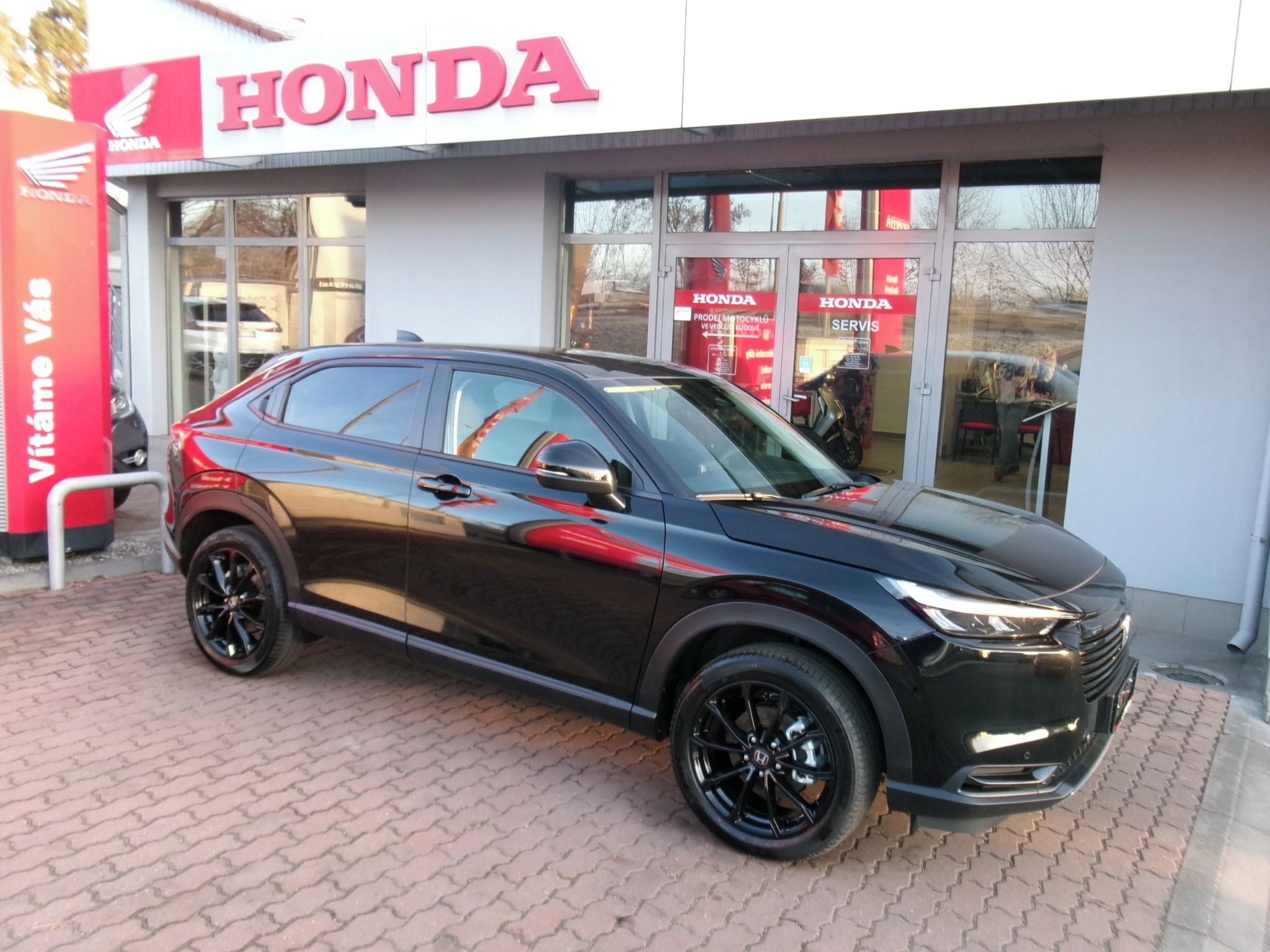 Honda HR-V, 1.5e:HEV ELEGANCE BLACK LINE26 - fotka 2