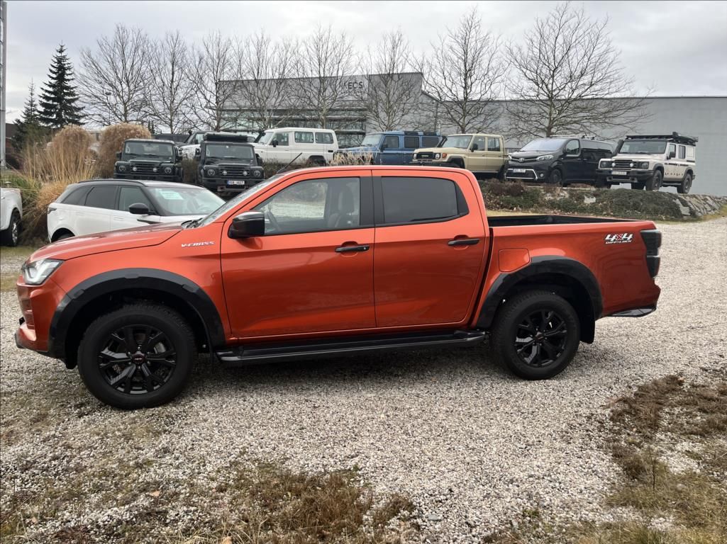 Isuzu D-Max, 1,9 Double Cab  6AT V-Cross 4x - fotka 4