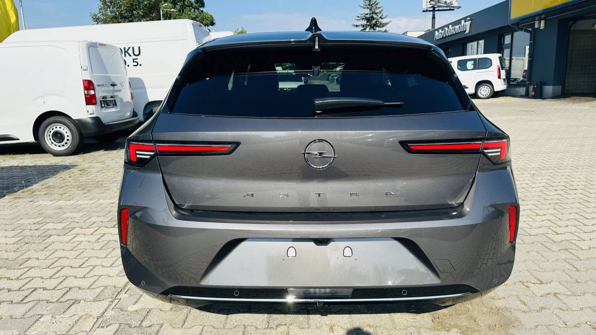 Opel Astra, Elegance HB 1.2 TURBO 96kW/130 - fotka 5