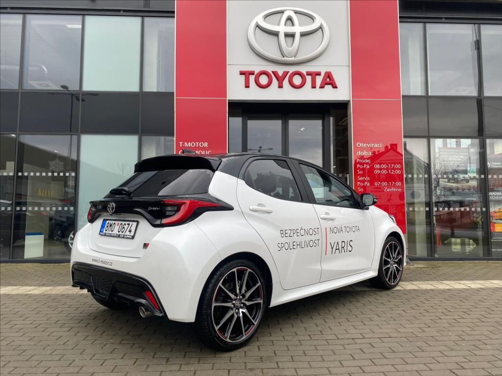Toyota Yaris, 1,5 Hybrid GR Sport - fotka 4