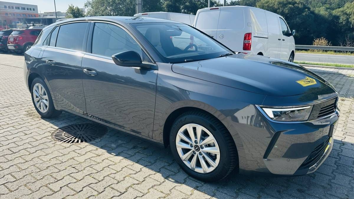 Opel Astra, Elegance HB 1.2 TURBO 96kW/130 - fotka 3