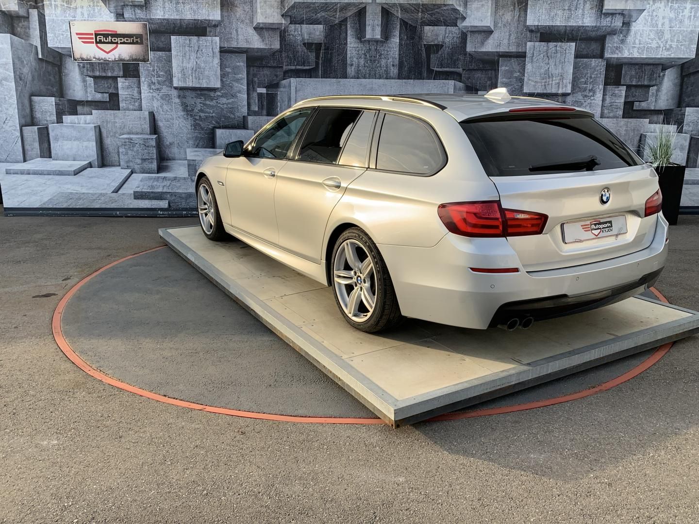 BMW Řada 5, 525D,3.0d,M-PAKET,PANORAMA - fotka 6