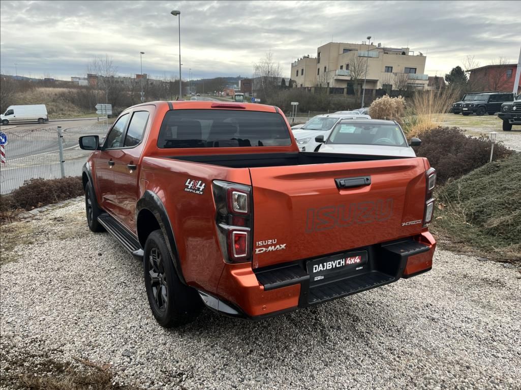 Isuzu D-Max, 1,9 Double Cab  6AT V-Cross 4x - fotka 5