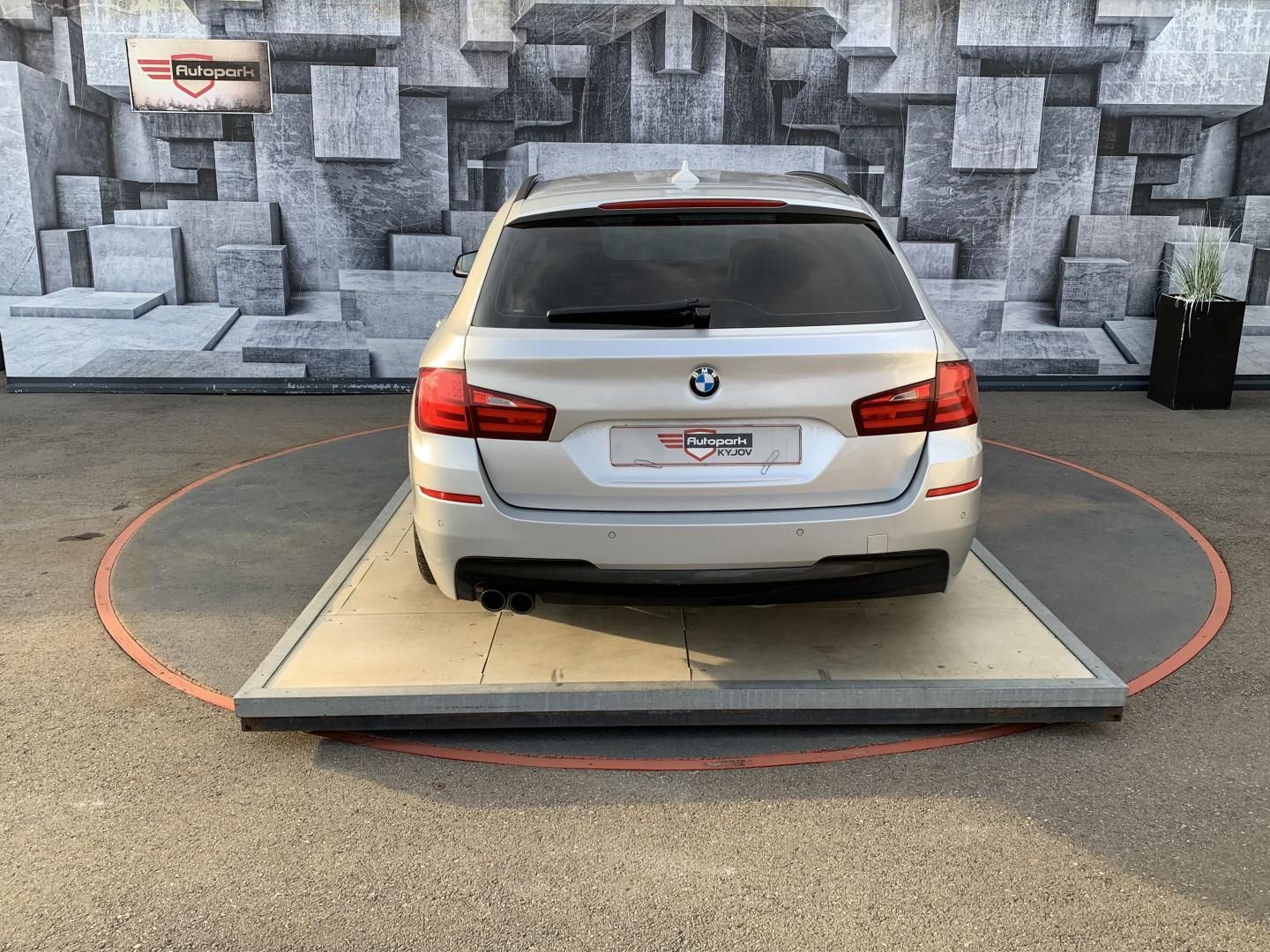 BMW Řada 5, 525D,3.0d,M-PAKET,PANORAMA - fotka 5