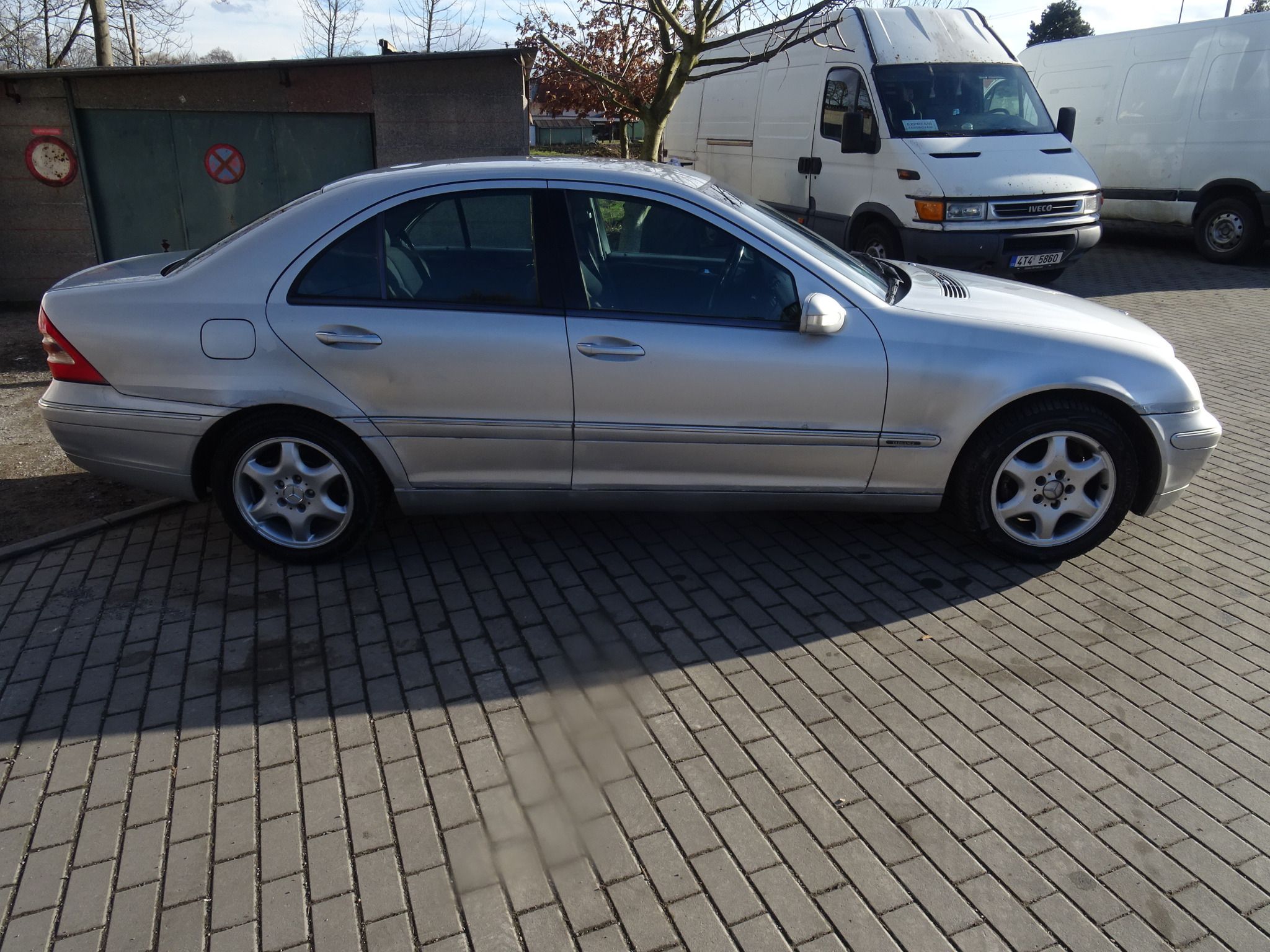 Mercedes-Benz Třídy C, 180 - fotka 4