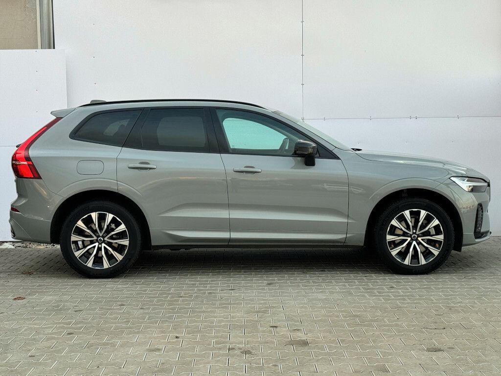 Volvo XC60, PLUS DARK B4 AWD 145kW - fotka 4