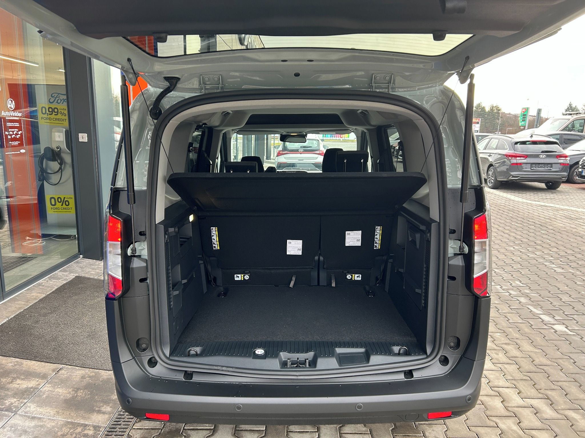 Ford Tourneo Courier, Titanium 1.0 EcoBoost 92 kW - fotka 6