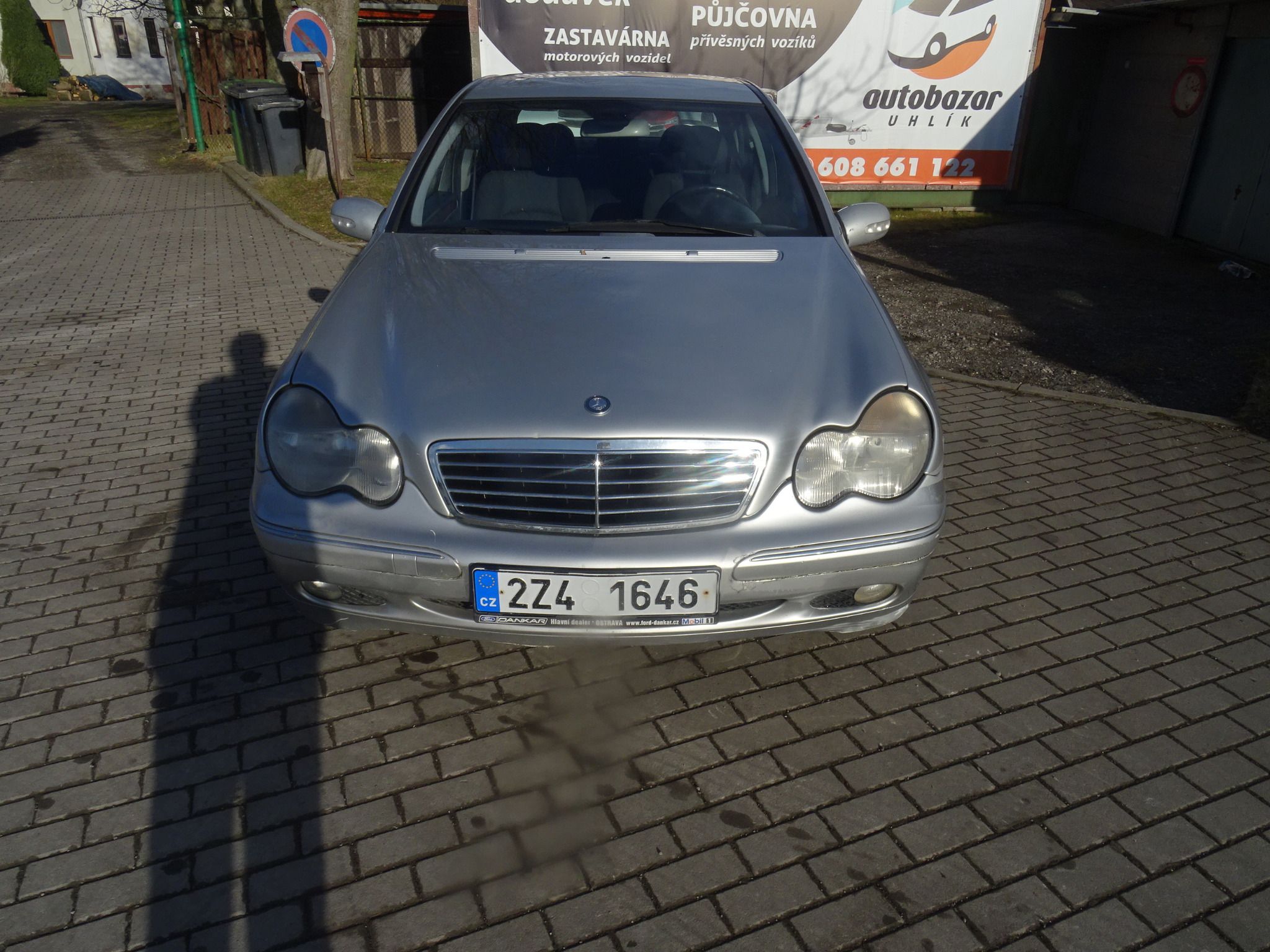 Mercedes-Benz Třídy C, 180 - fotka 2