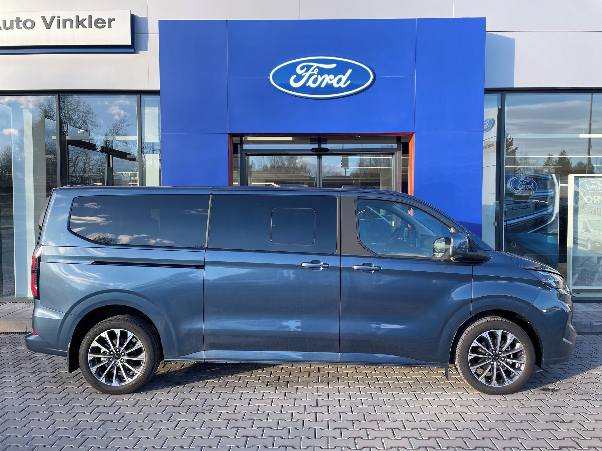 Ford Tourneo Custom, X L2 2.0 EcoBlue 125kW AWD - fotka 4