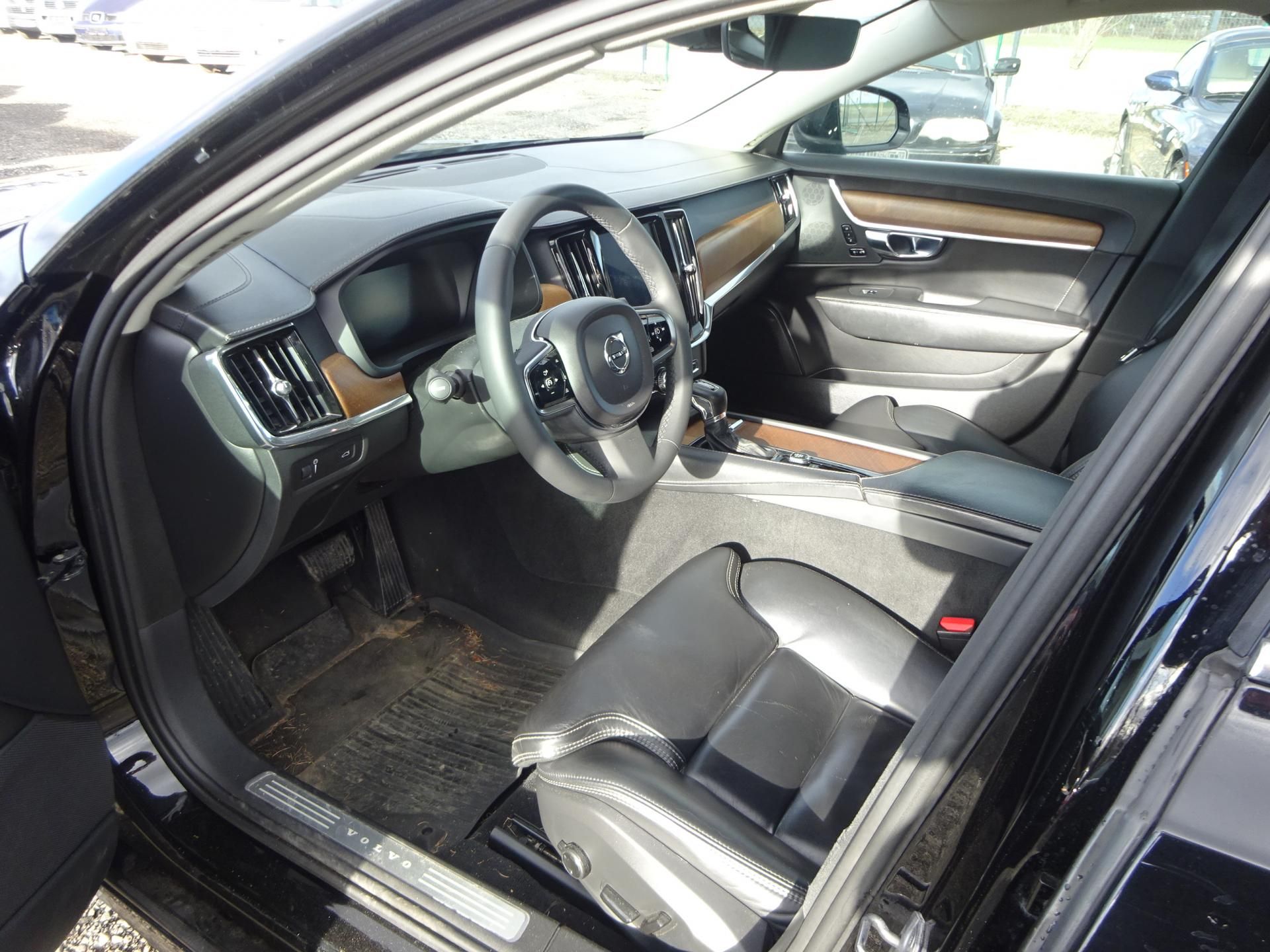 Volvo S90, D4 140kW Inscription ČR - fotka 4